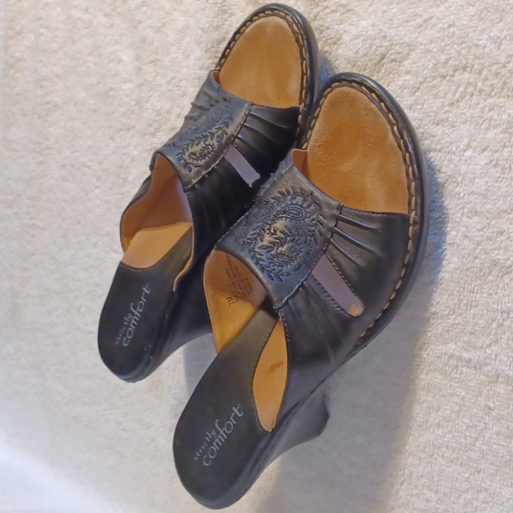 Strictly Comfort black leather slipon sandals women's size 7